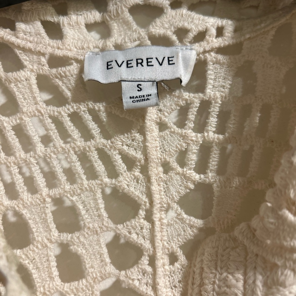 Evereve Molly Crochet button up side slit top. 100% cotton. Sz S can fit a M. - Picture 3 of 5